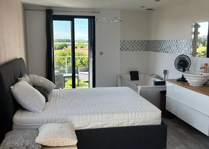 Maison De En Camargue Feriehus *